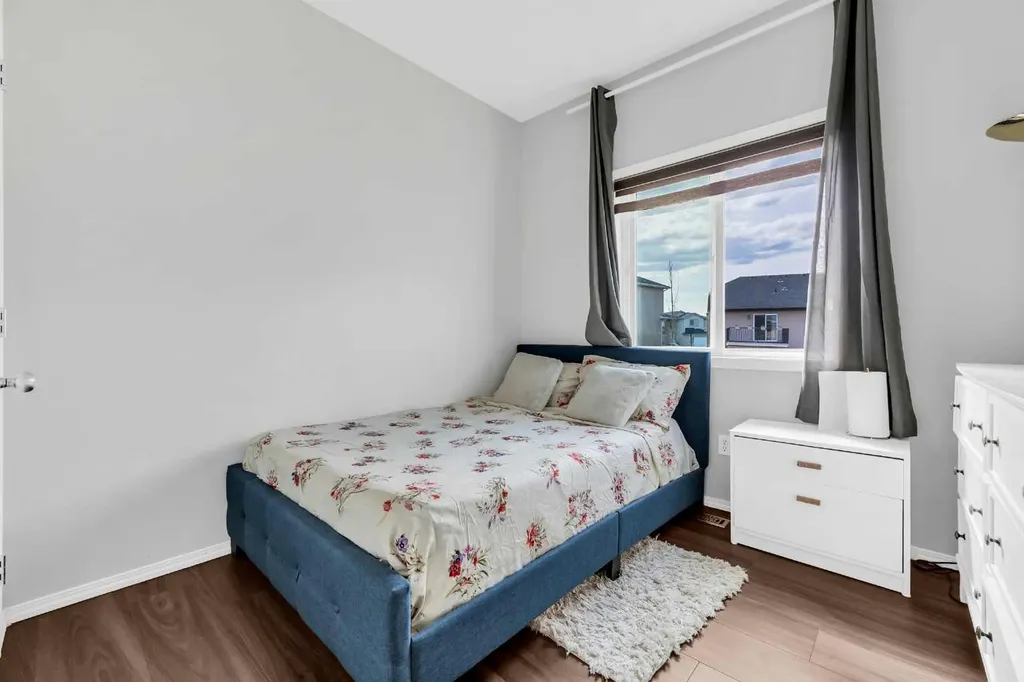539 East Lakeview Place Chestermere AB T1X 0A3