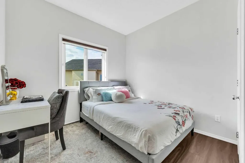 539 East Lakeview Place Chestermere AB T1X 0A3