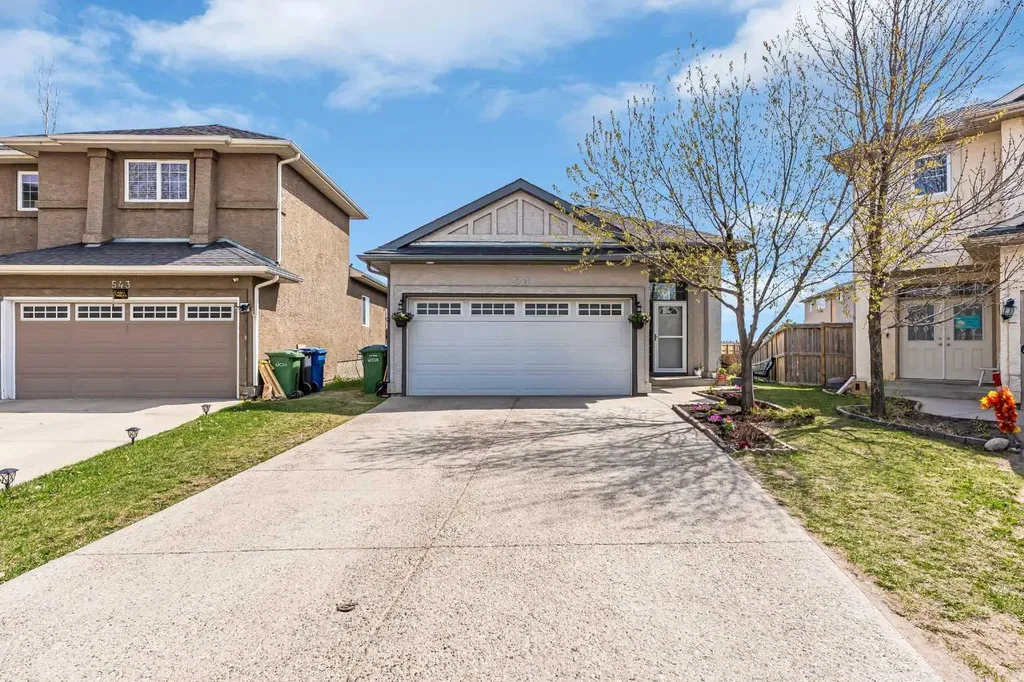 539 East Lakeview Place Chestermere AB T1X 0A3