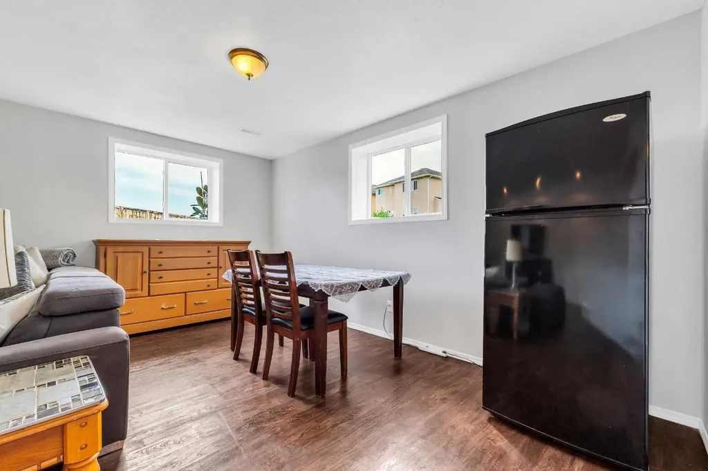 539 East Lakeview Place Chestermere AB T1X 0A3