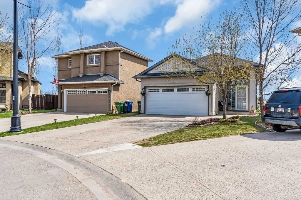 539 East Lakeview Place Chestermere AB T1X 0A3