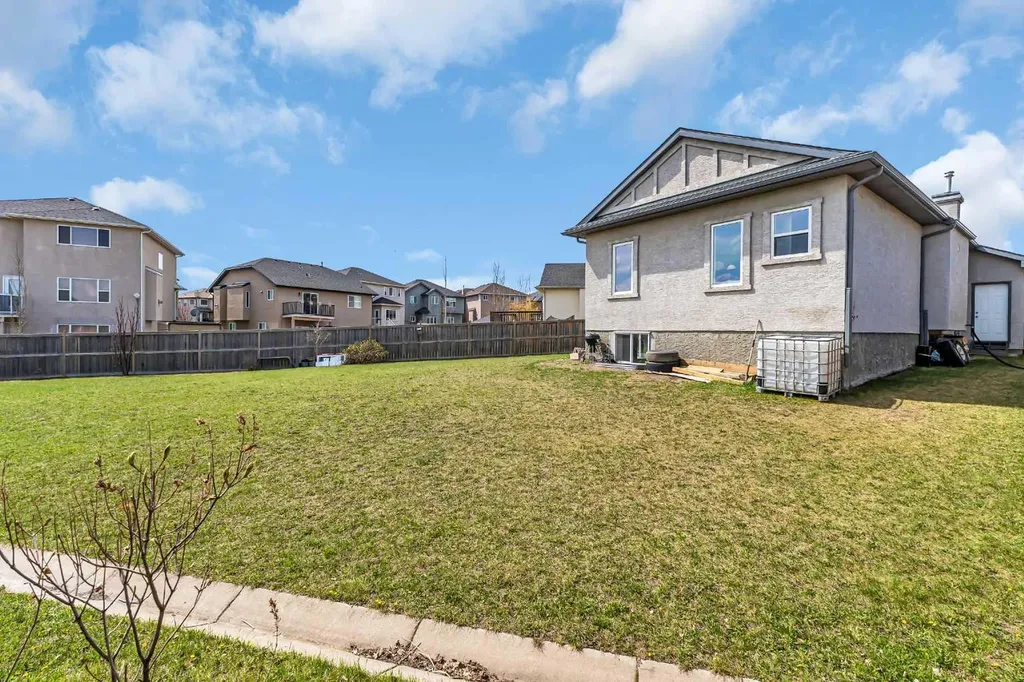 539 East Lakeview Place Chestermere AB T1X 0A3