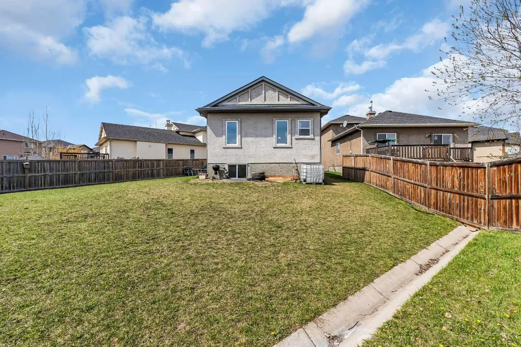 539 East Lakeview Place Chestermere AB T1X 0A3