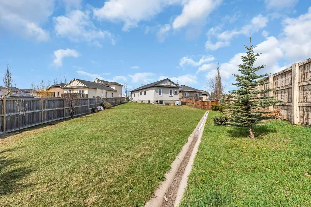 539 East Lakeview Place Chestermere AB T1X 0A3