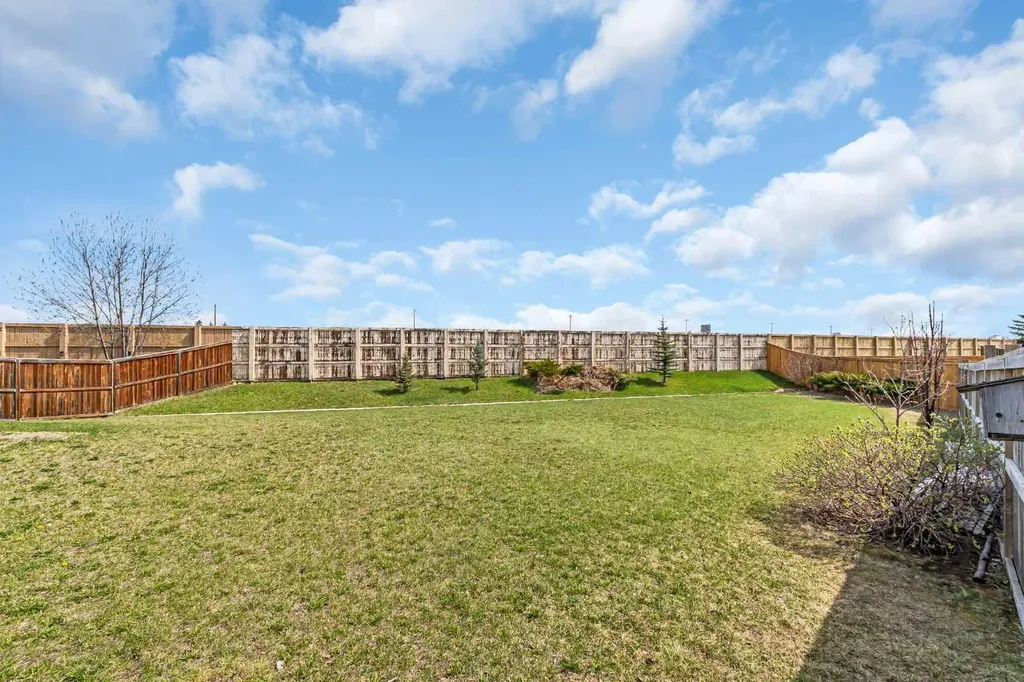 539 East Lakeview Place Chestermere AB T1X 0A3