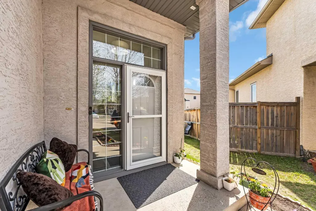 539 East Lakeview Place Chestermere AB T1X 0A3