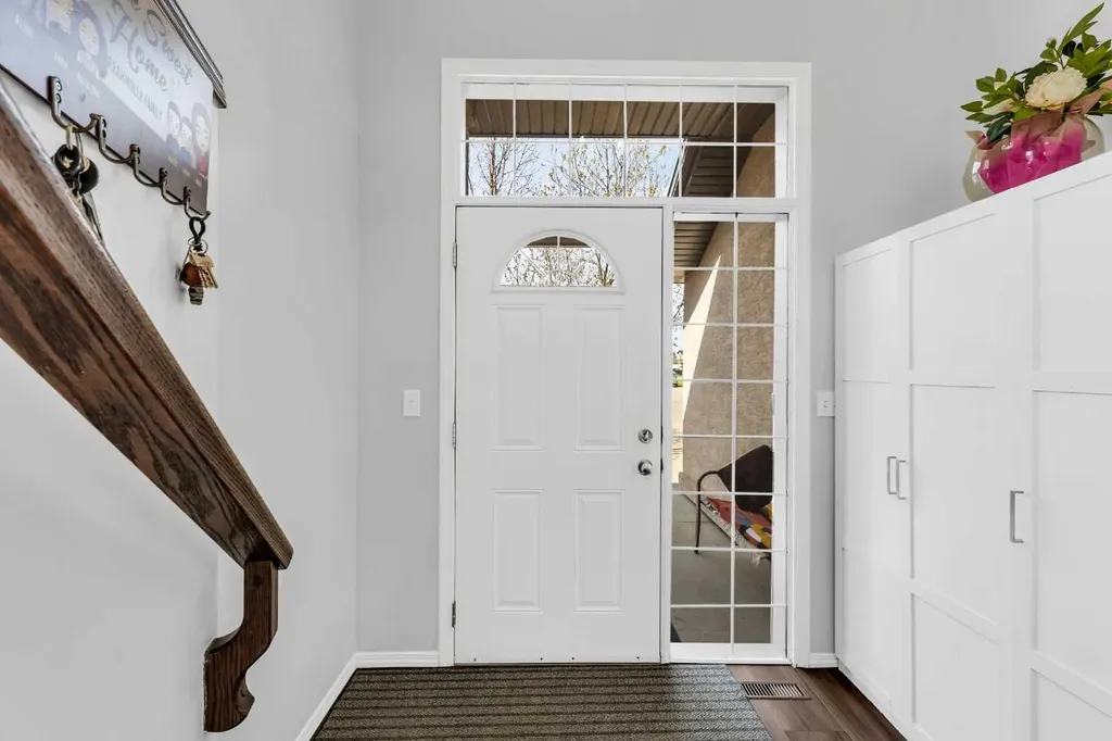 539 East Lakeview Place Chestermere AB T1X 0A3