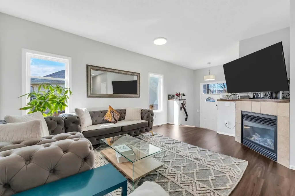 539 East Lakeview Place Chestermere AB T1X 0A3