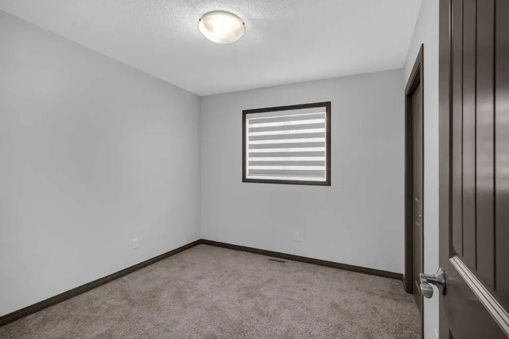 1121 Kingston Crescent SE Airdrie AB T4A0G1