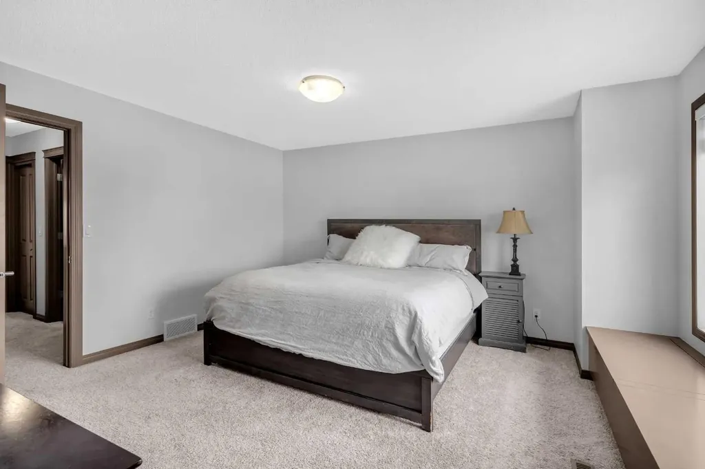 1121 Kingston Crescent SE Airdrie AB T4A0G1