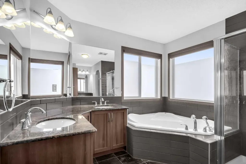 1121 Kingston Crescent SE Airdrie AB T4A0G1