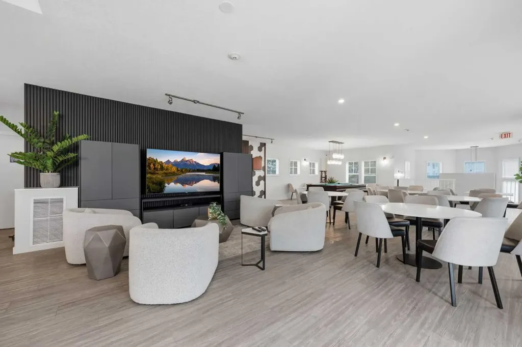 60 Royal Oak Plaza NW Calgary AB T3G 0A7
