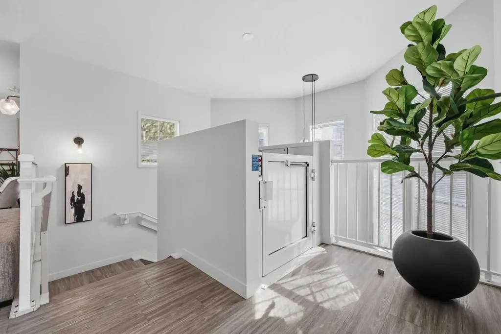 60 Royal Oak Plaza NW Calgary AB T3G 0A7