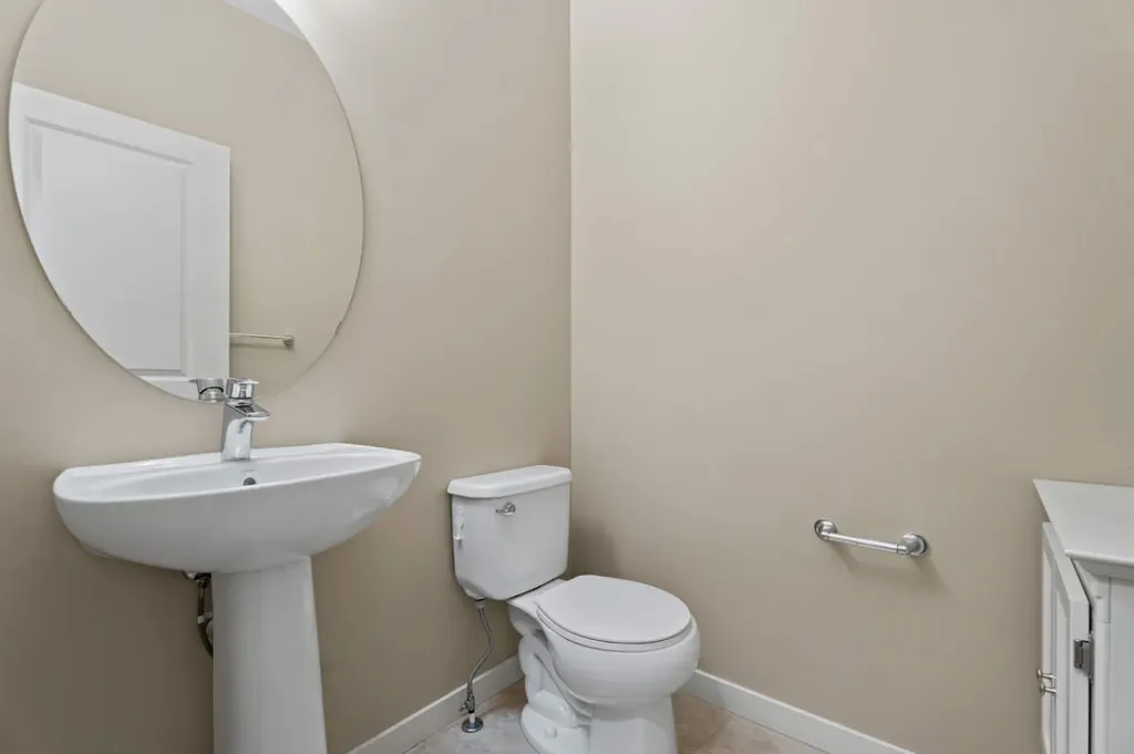 30 Redstone Parade NE Calgary AB T3N 0J7