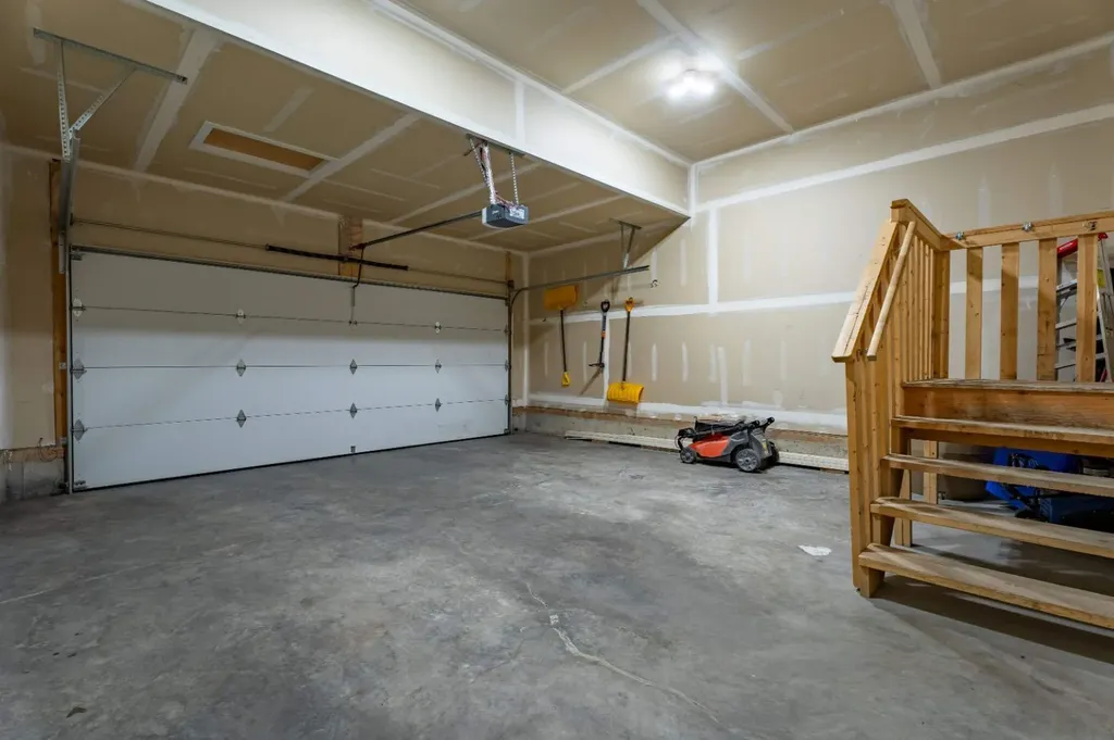 30 Redstone Parade NE Calgary AB T3N 0J7