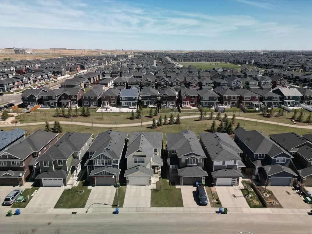 30 Redstone Parade NE Calgary AB T3N 0J7