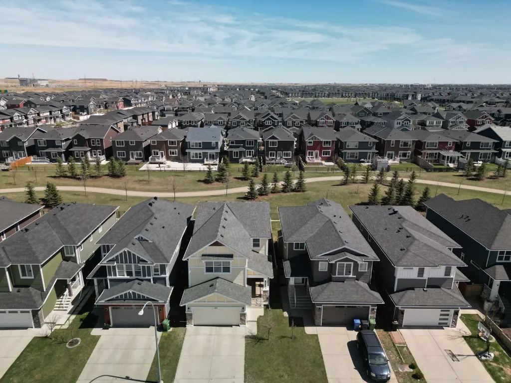 30 Redstone Parade NE Calgary AB T3N 0J7