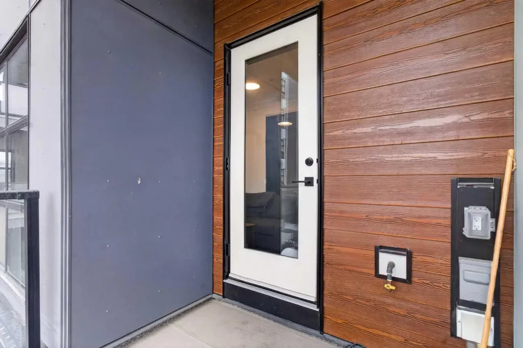370 Dieppe Drive SW Calgary AB T3E 7L4