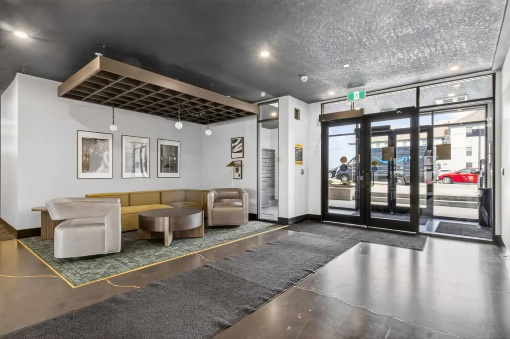 370 Dieppe Drive SW Calgary AB T3E 7L4