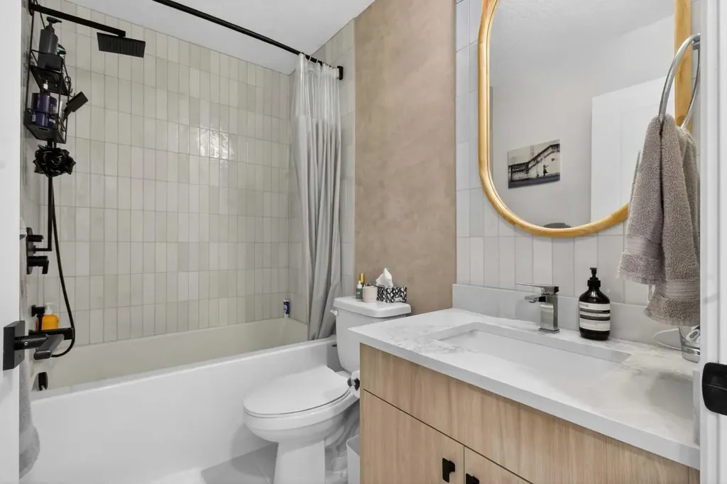 370 Dieppe Drive SW Calgary AB T3E 7L4