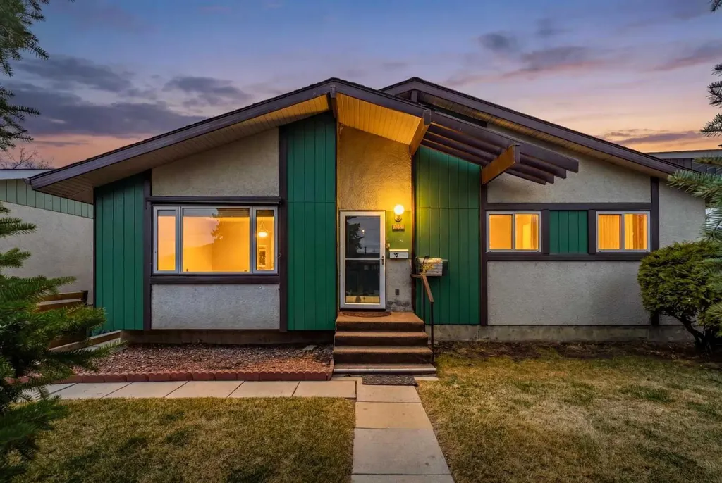 115 Ogden Way SE Calgary AB T2C 1V9