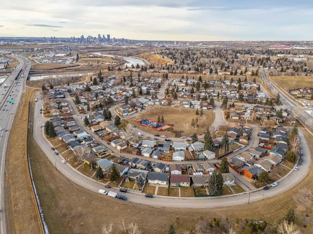 115 Ogden Way SE Calgary AB T2C 1V9