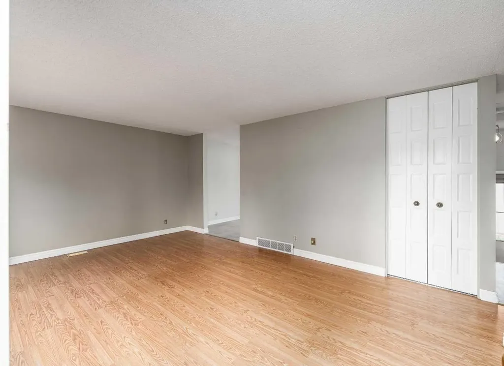 115 Ogden Way SE Calgary AB T2C 1V9