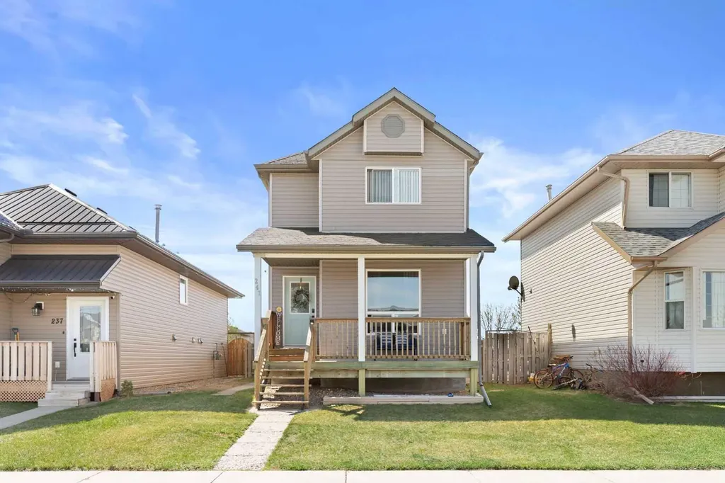 241 Upland Boulevard W Brooks AB T1R0R1