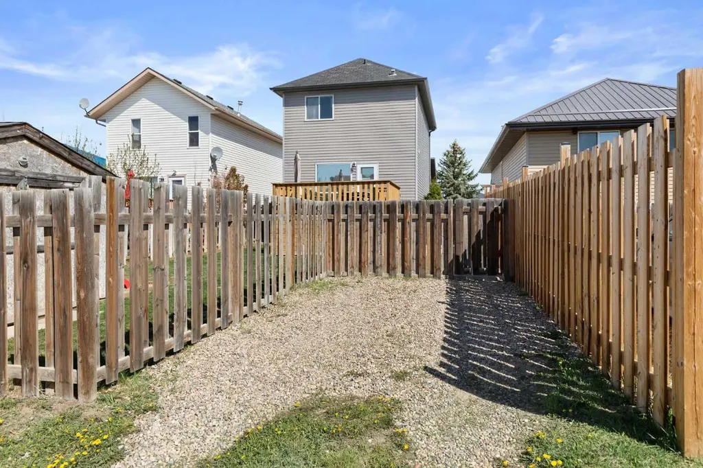 241 Upland Boulevard W Brooks AB T1R0R1