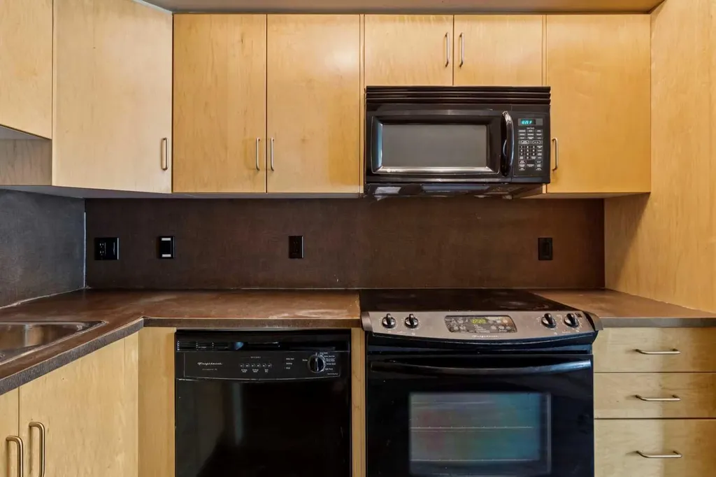 188 15 Avenue SW Calgary AB T2R 1S4