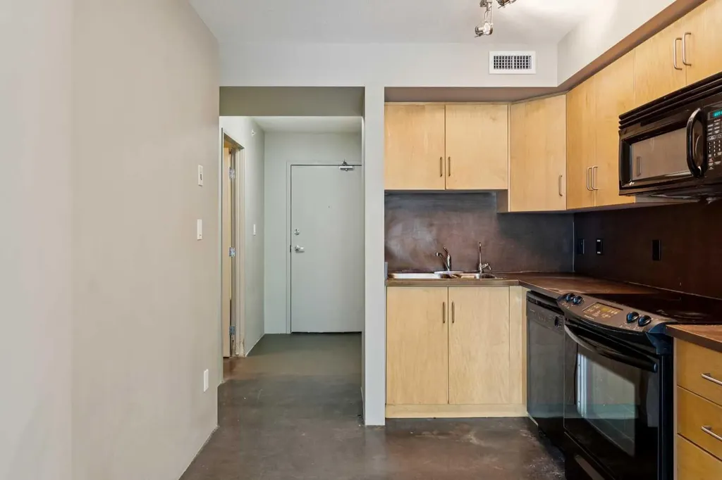 188 15 Avenue SW Calgary AB T2R 1S4
