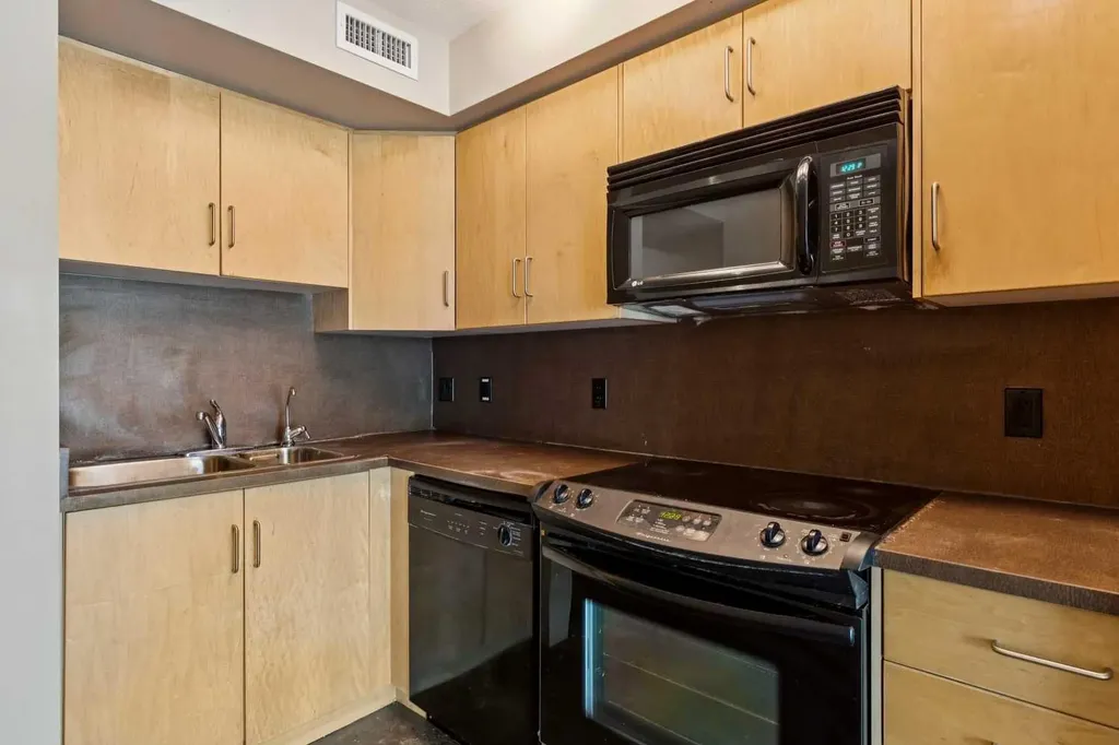 188 15 Avenue SW Calgary AB T2R 1S4