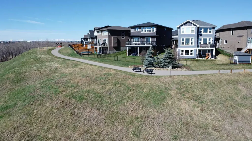 79 Mist Mountain Rise Okotoks AB T1S 5P8