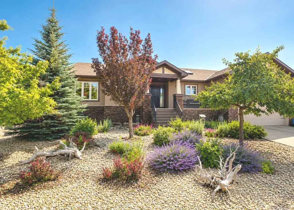 100 Canyoncrest Point W Lethbridge AB T1K 0B4