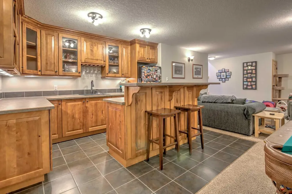 100 Canyoncrest Point W Lethbridge AB T1K 0B4