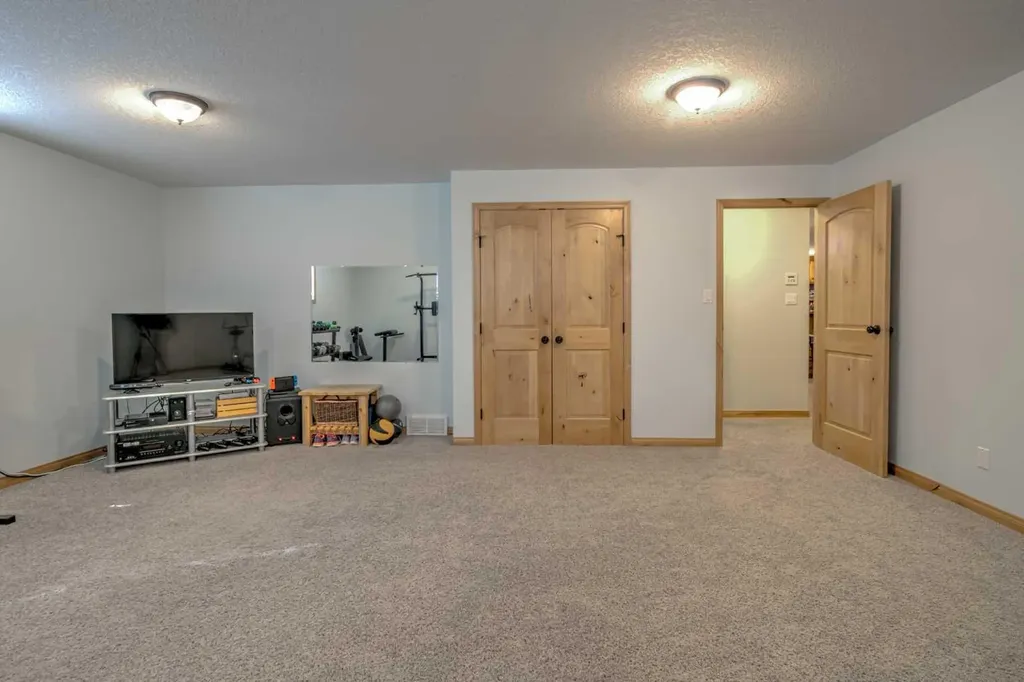 100 Canyoncrest Point W Lethbridge AB T1K 0B4
