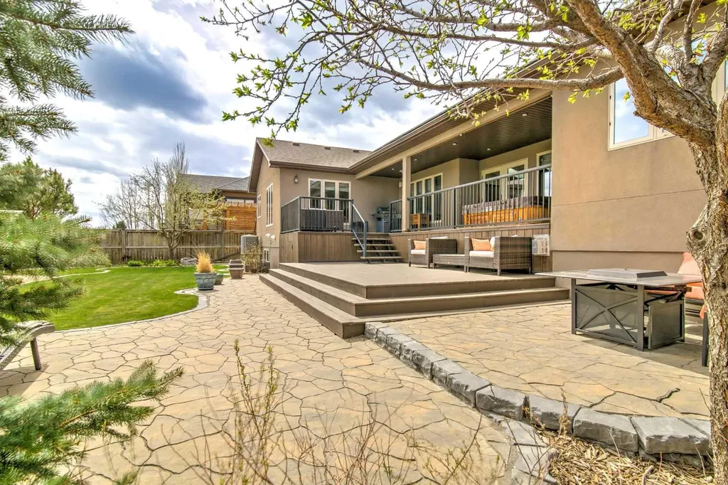 100 Canyoncrest Point W Lethbridge AB T1K 0B4