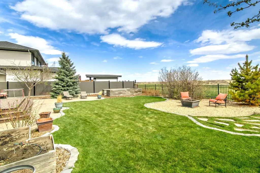 100 Canyoncrest Point W Lethbridge AB T1K 0B4