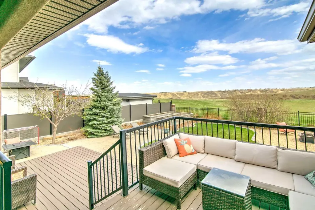 100 Canyoncrest Point W Lethbridge AB T1K 0B4