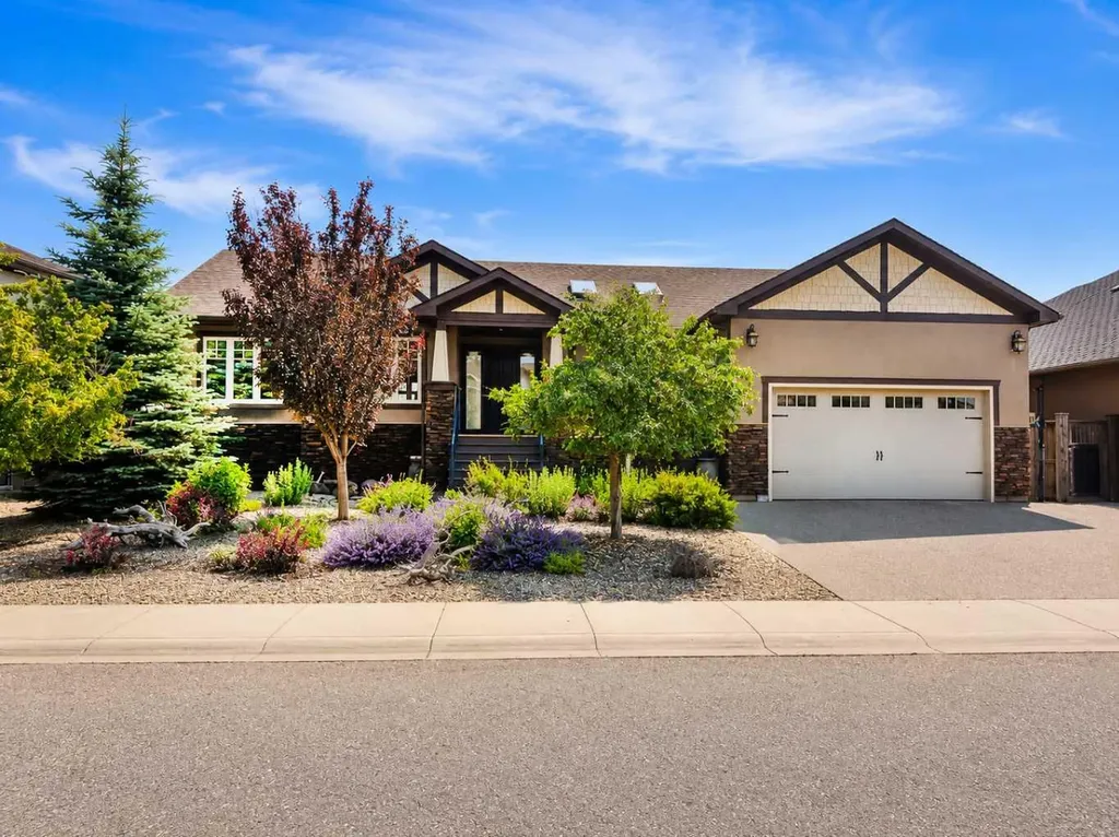 100 Canyoncrest Point W Lethbridge AB T1K 0B4