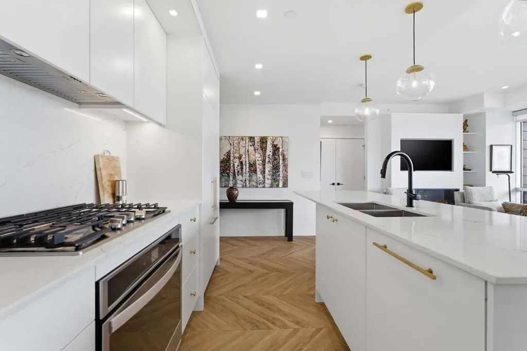 8505 Broadcast Avenue SW Calgary AB T3H 6B5