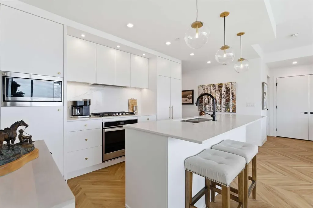 8505 Broadcast Avenue SW Calgary AB T3H 6B5