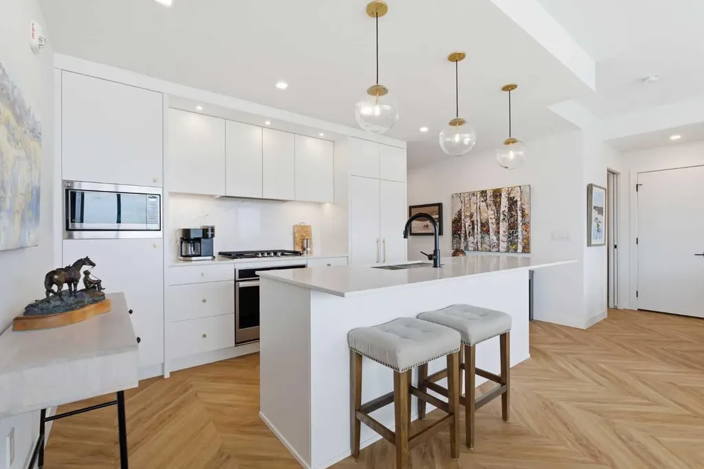 8505 Broadcast Avenue SW Calgary AB T3H 6B5