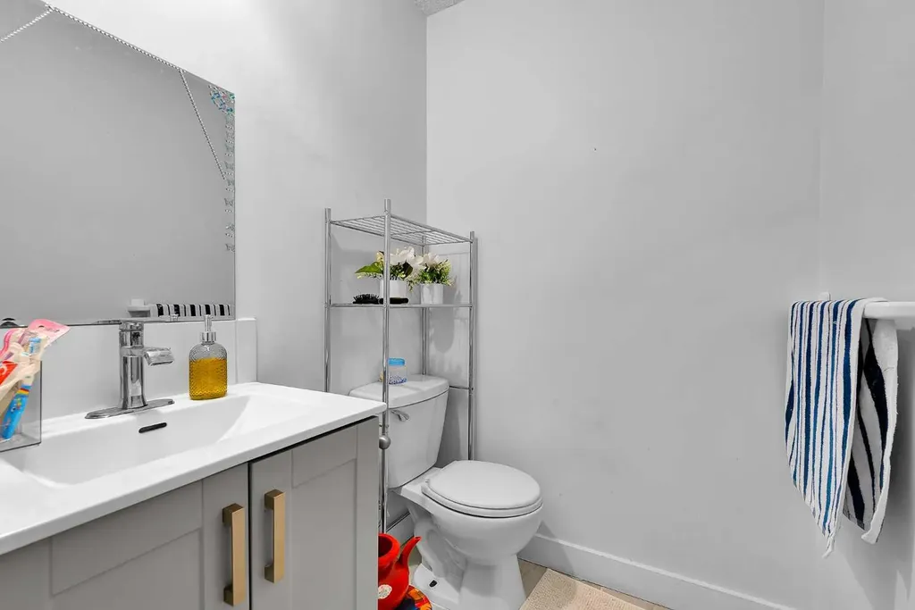 4543 7 Avenue SE Calgary AB T2A5E4