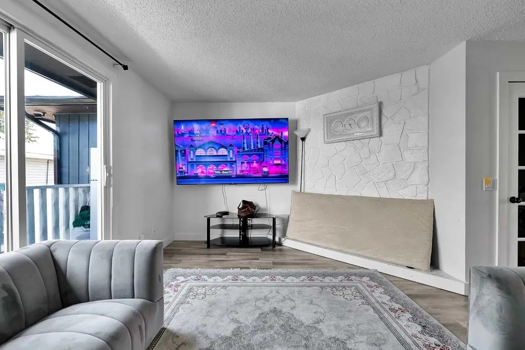 4543 7 Avenue SE Calgary AB T2A5E4
