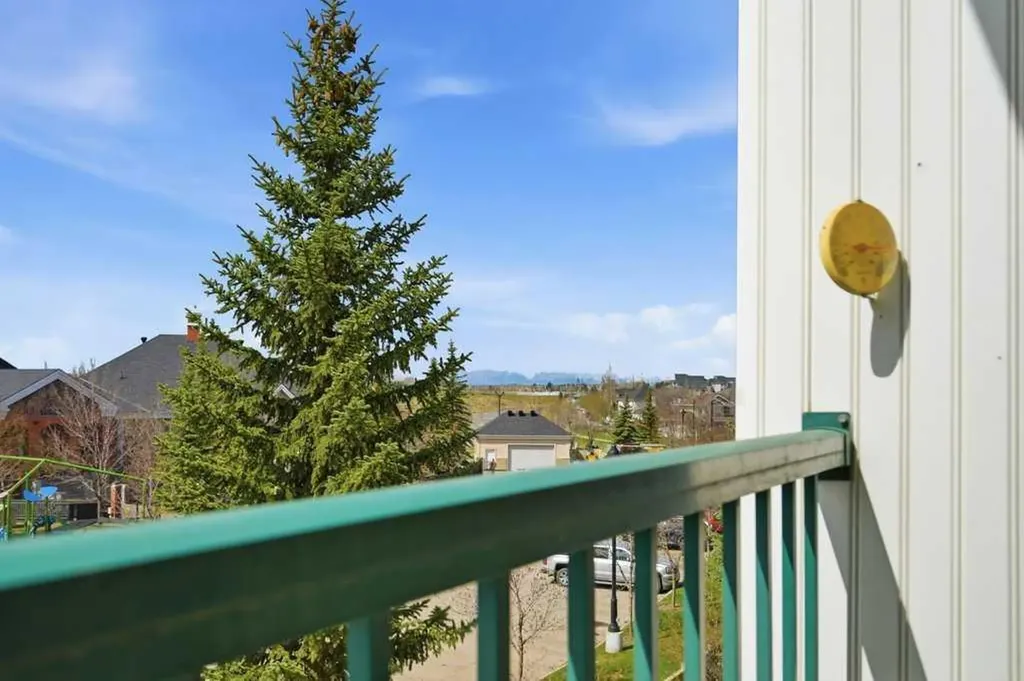 78 Prestwick Gardens SE Calgary AB T2V 3V2