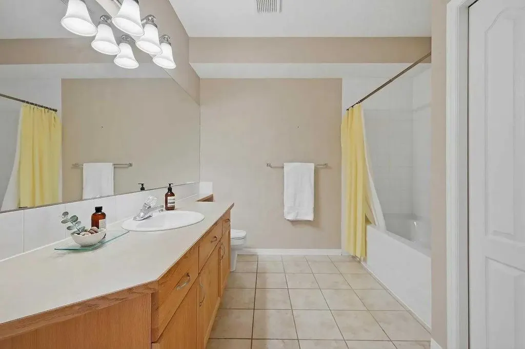 78 Prestwick Gardens SE Calgary AB T2V 3V2