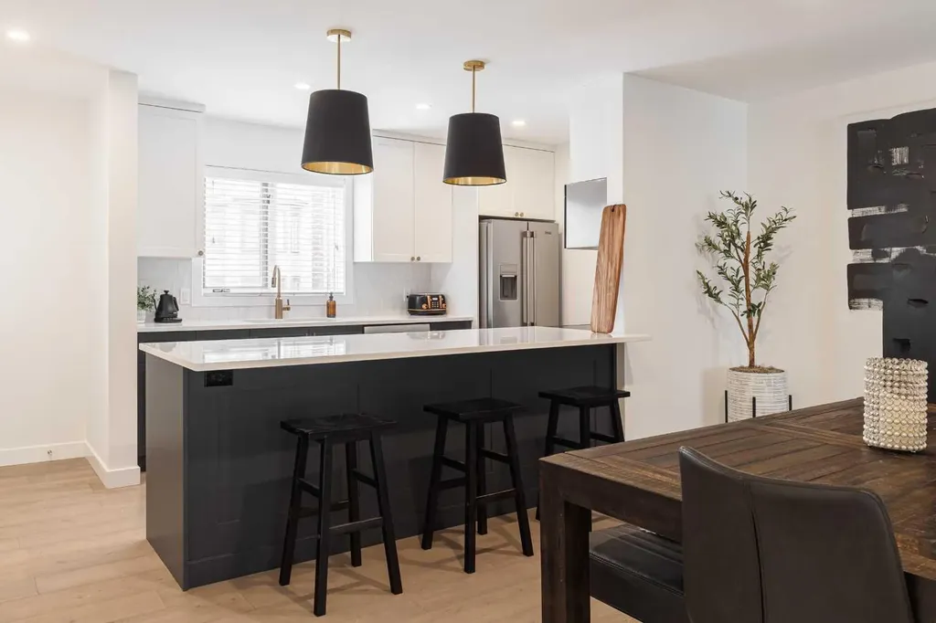 1124 14 Avenue SW Calgary AB t2r 0P2