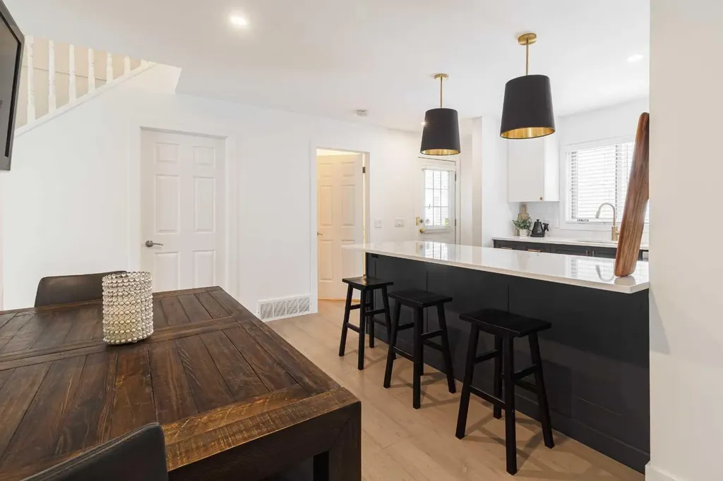 1124 14 Avenue SW Calgary AB t2r 0P2