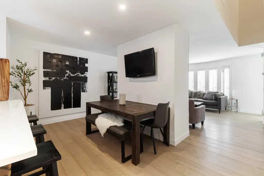 1124 14 Avenue SW Calgary AB t2r 0P2